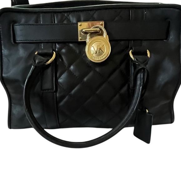 Michael Kors Hamilton
Satchel Center Quilt Black Gold Lock n Key Purse Handbag - Picture 4 of 16